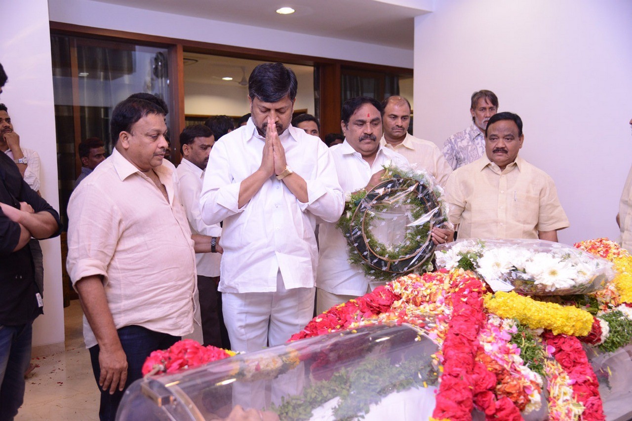 D Ramanaidu Condolences Photos 05 - 61 / 164 photos