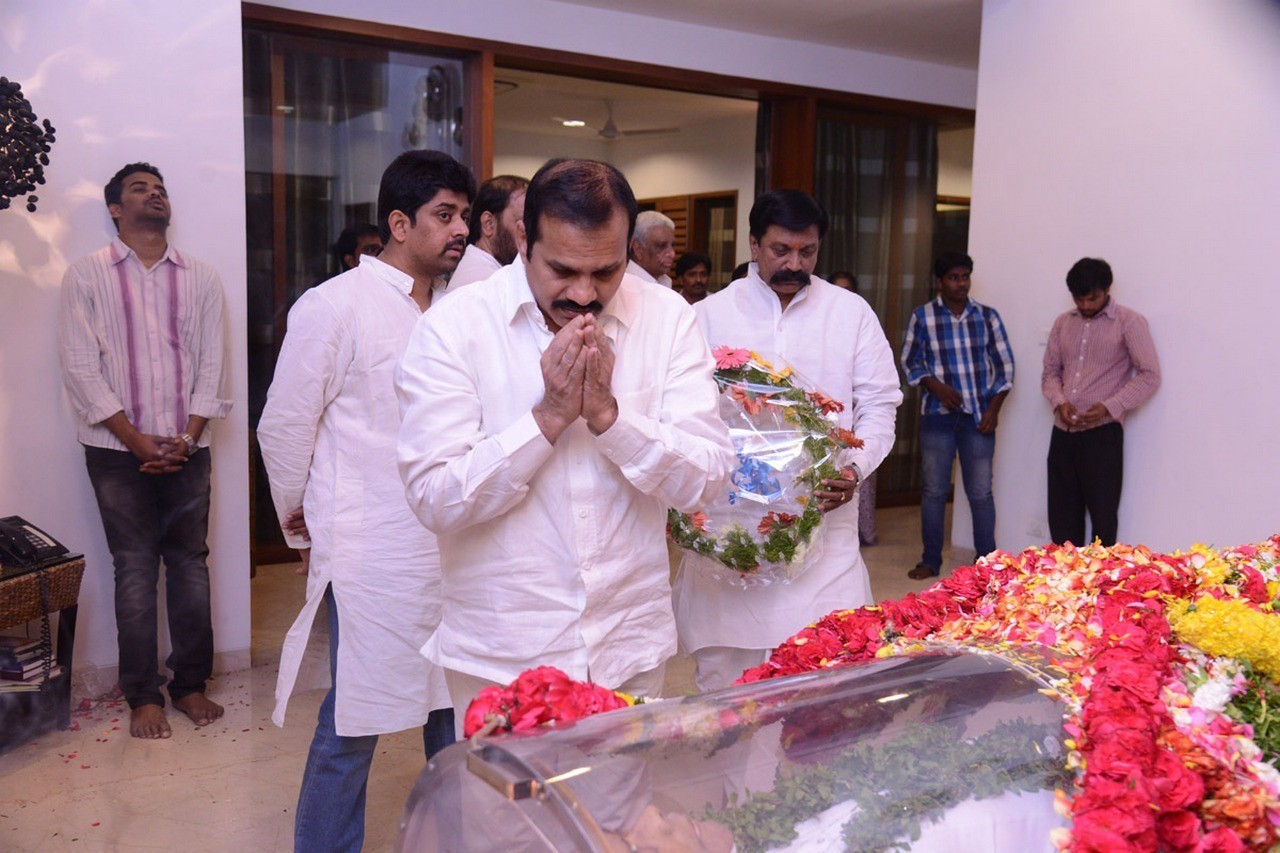 D Ramanaidu Condolences Photos 05 - 66 / 164 photos