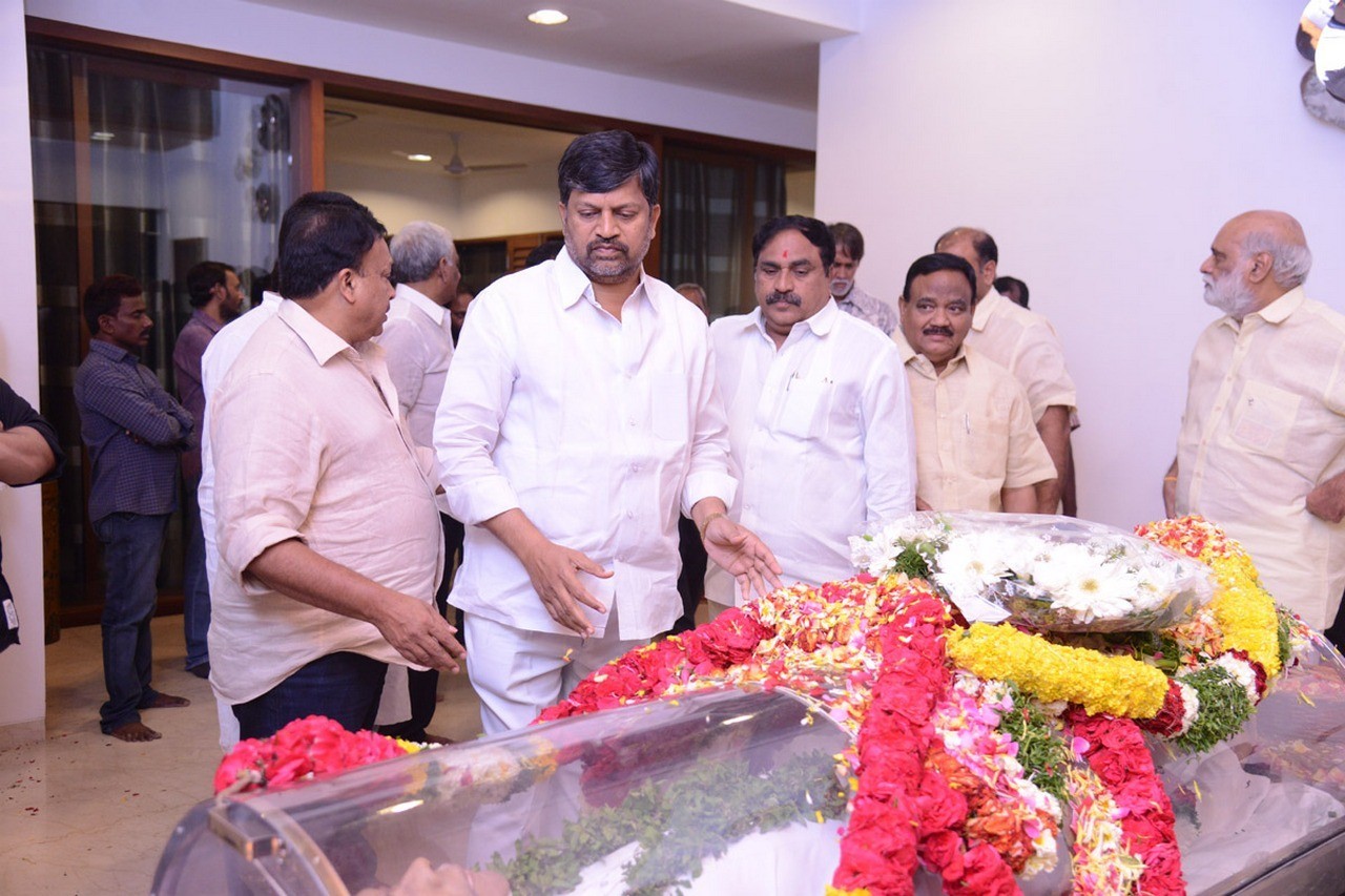 D Ramanaidu Condolences Photos 05 - 69 / 164 photos