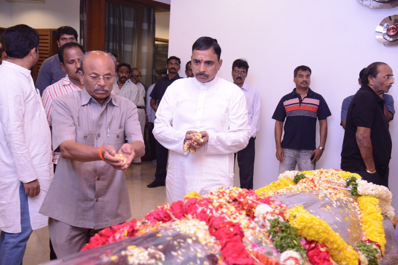 D Ramanaidu Condolences Photos 05 - 75 / 164 photos