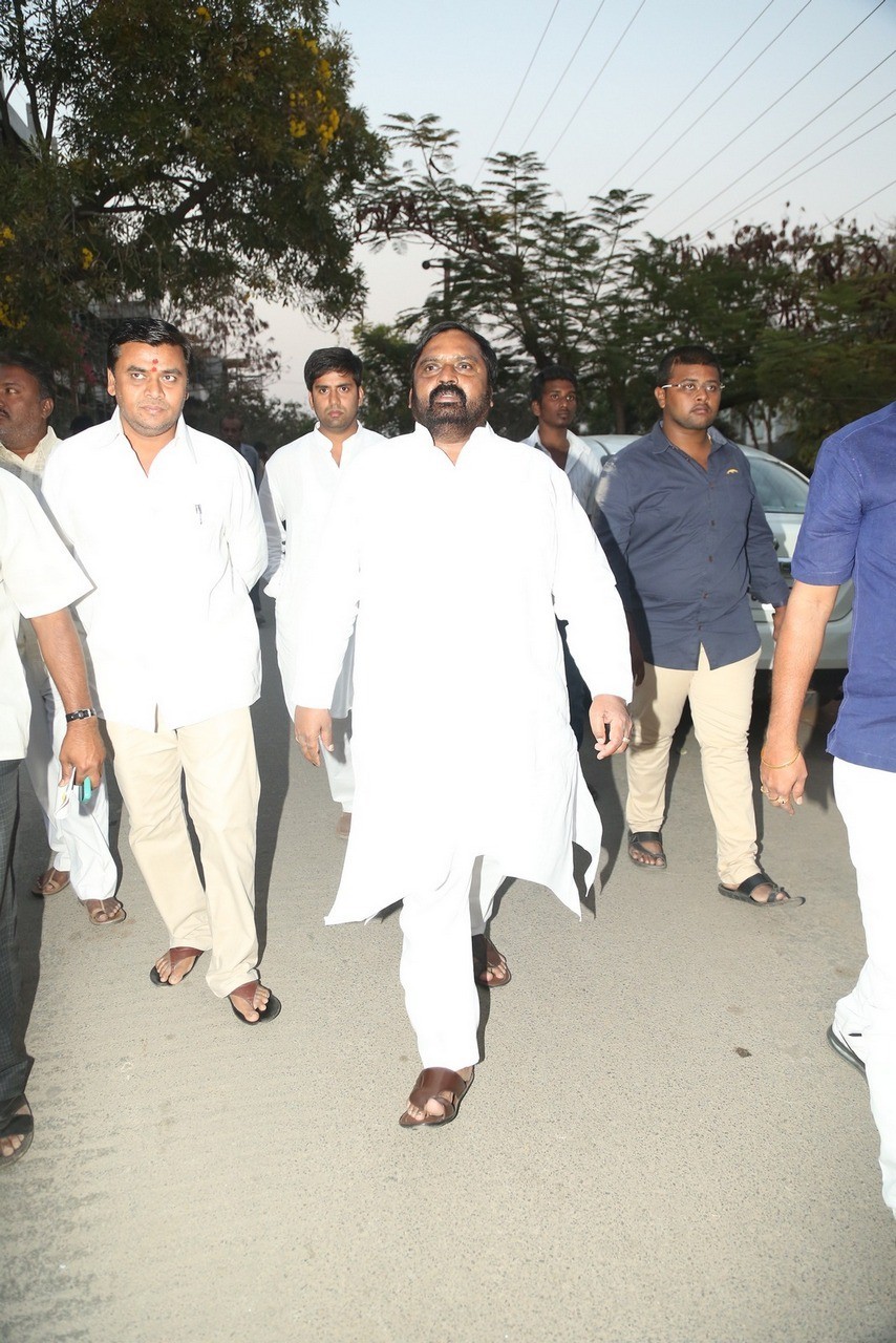 D Ramanaidu Condolences Photos 05 - 77 / 164 photos