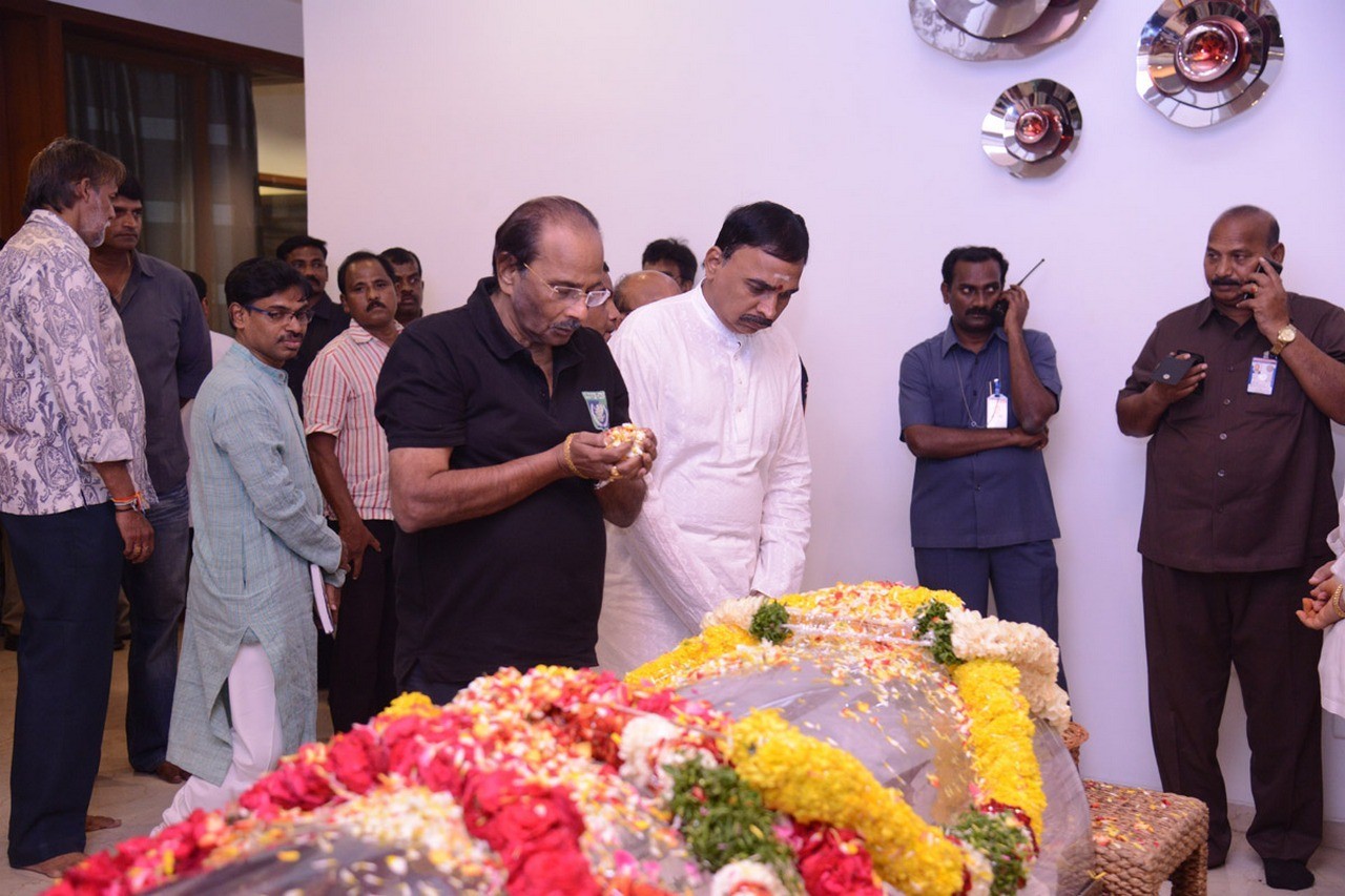 D Ramanaidu Condolences Photos 05 - 79 / 164 photos