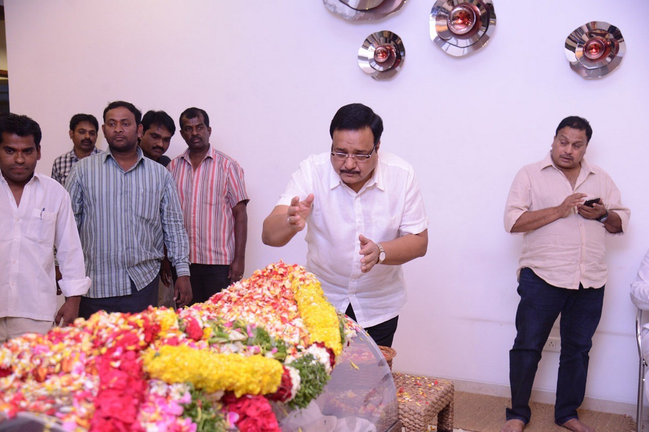 D Ramanaidu Condolences Photos 05 - 85 / 164 photos