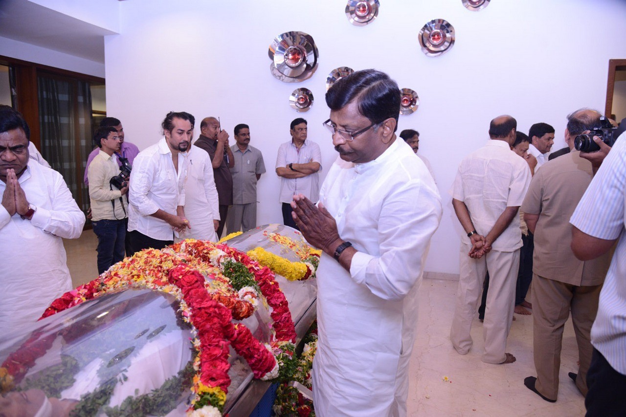 D Ramanaidu Condolences Photos 05 - 106 / 164 photos