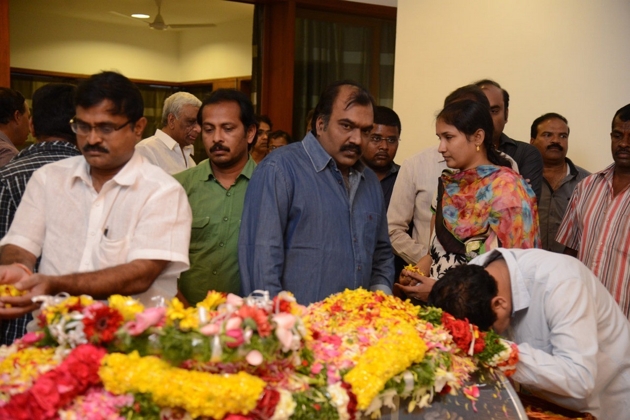 D Ramanaidu Condolences Photos 05 - 119 / 164 photos