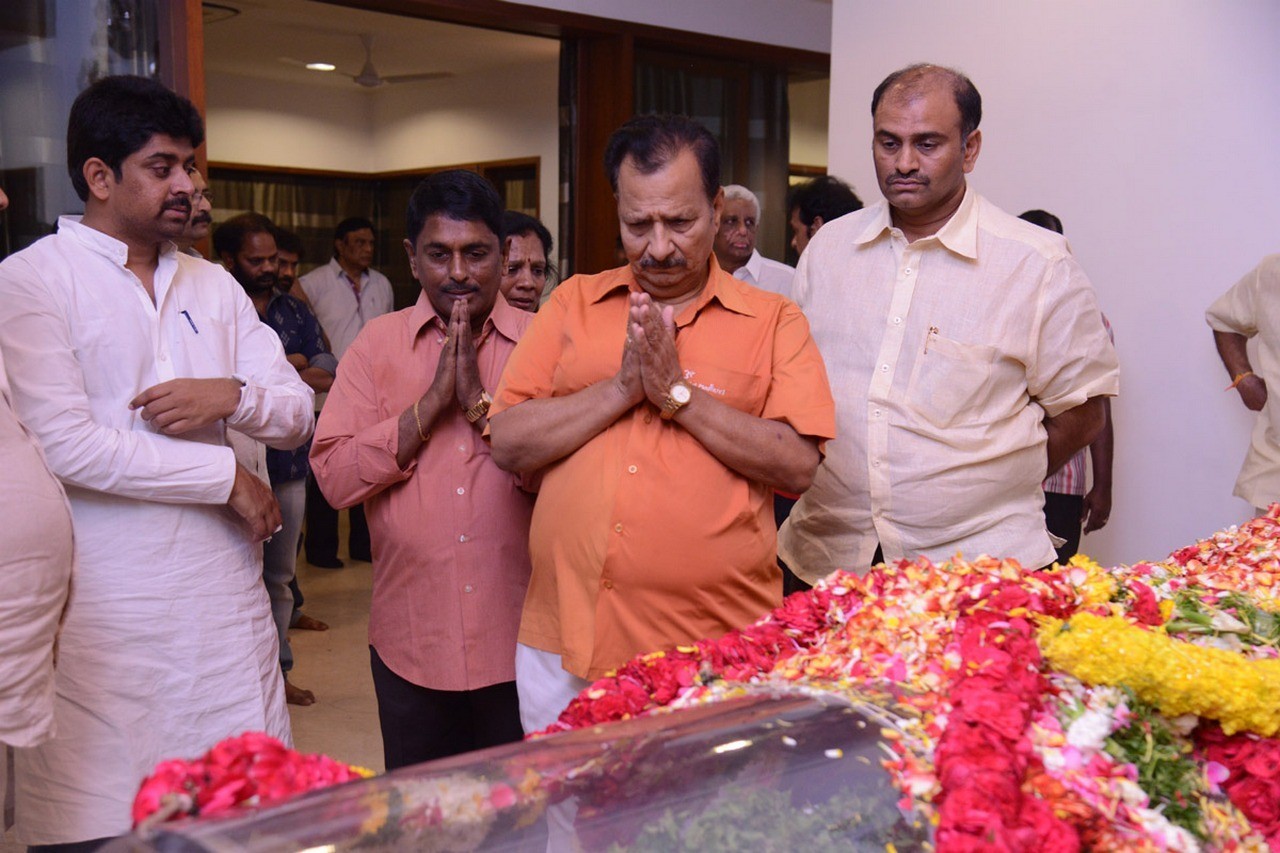 D Ramanaidu Condolences Photos 05 - 120 / 164 photos