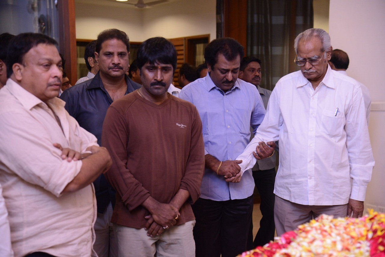 D Ramanaidu Condolences Photos 05 - 130 / 164 photos