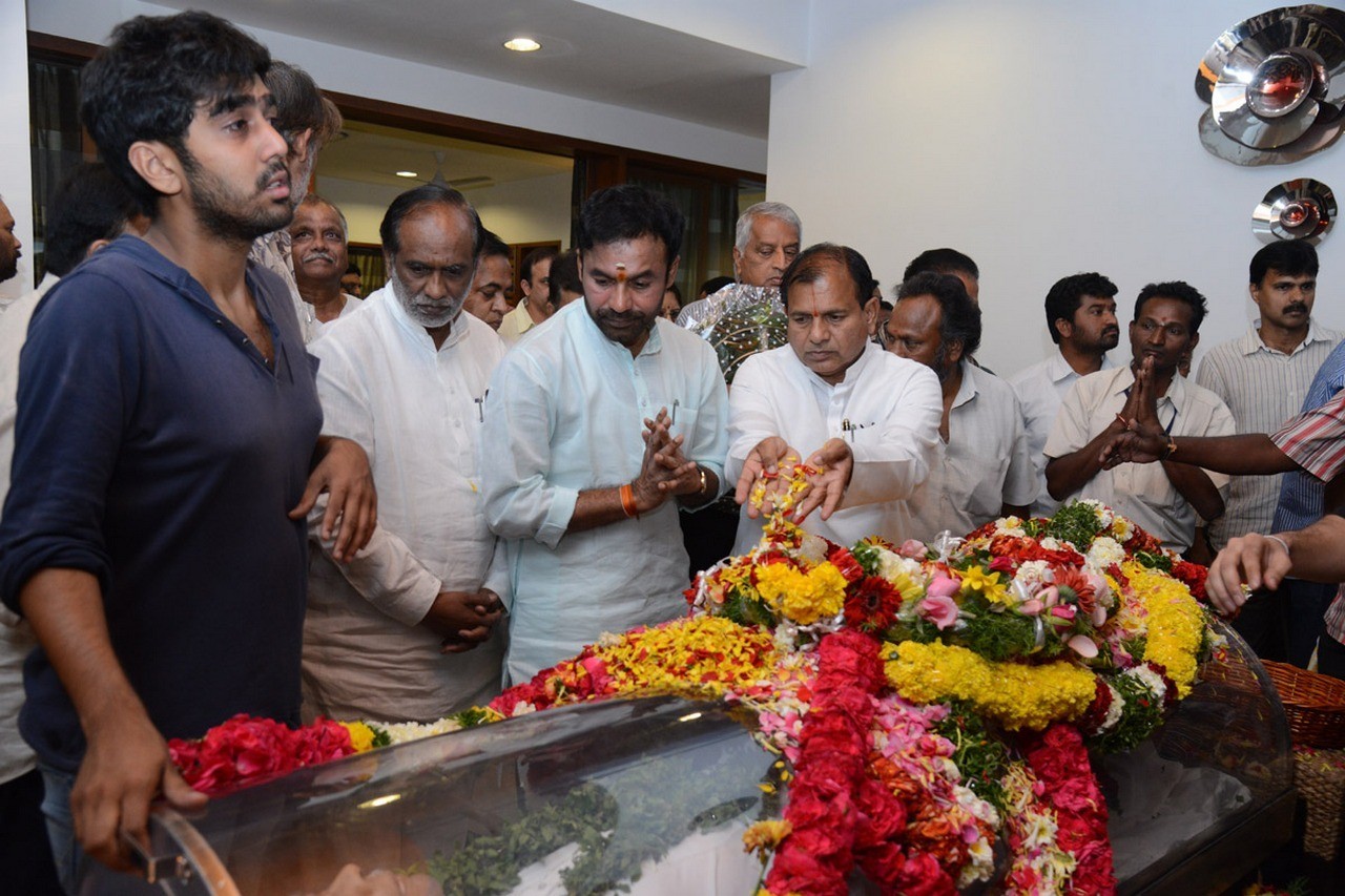 D Ramanaidu Condolences Photos 05 - 134 / 164 photos