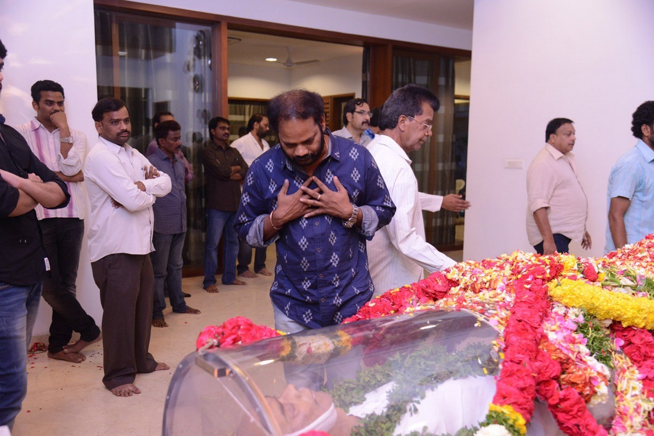 D Ramanaidu Condolences Photos 05 - 135 / 164 photos