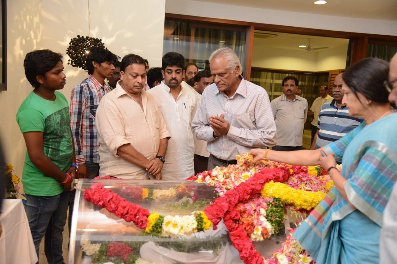 D Ramanaidu Condolences Photos 05 - 138 / 164 photos