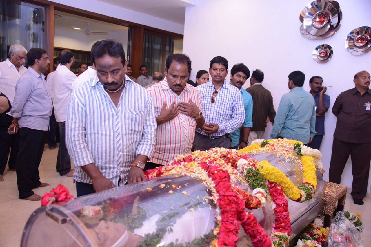 D Ramanaidu Condolences Photos 05 - 144 / 164 photos