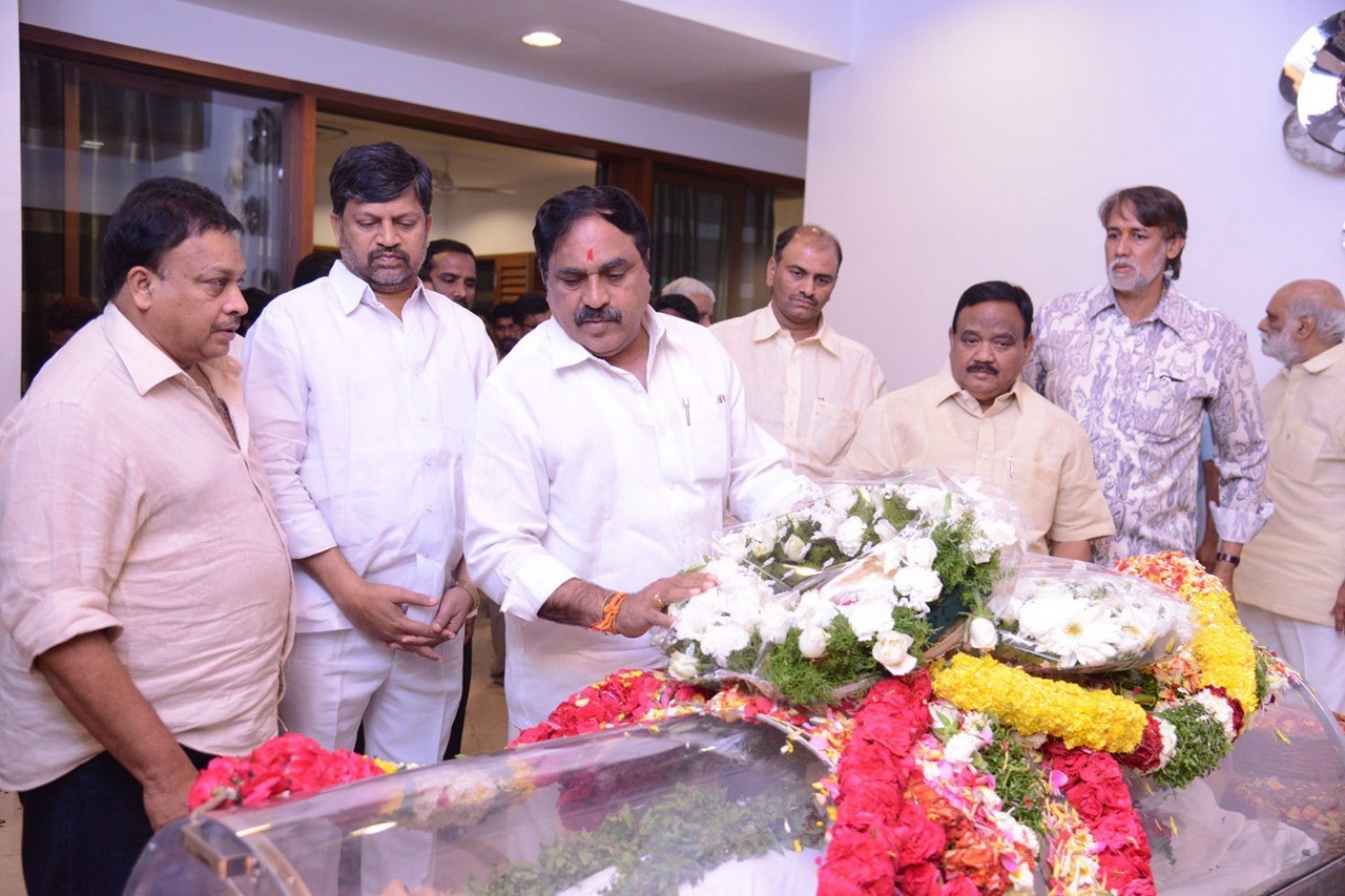 D Ramanaidu Condolences Photos 05 - 157 / 164 photos