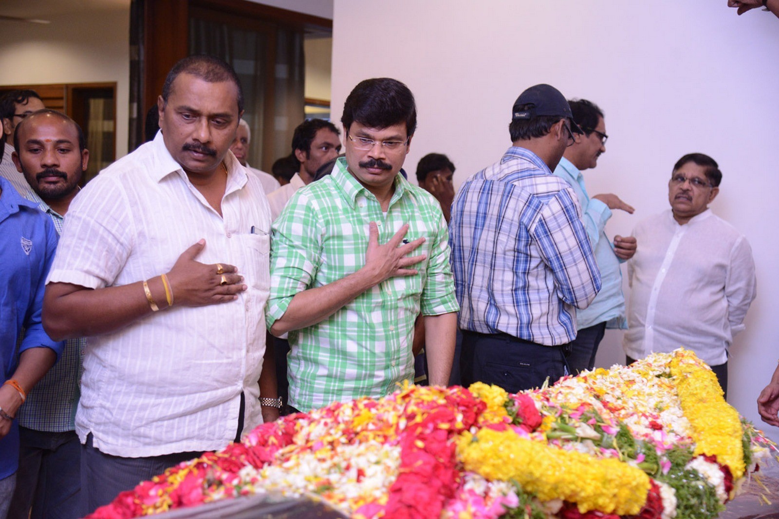D Ramanaidu Condolences Photos 06 - 22 / 99 photos