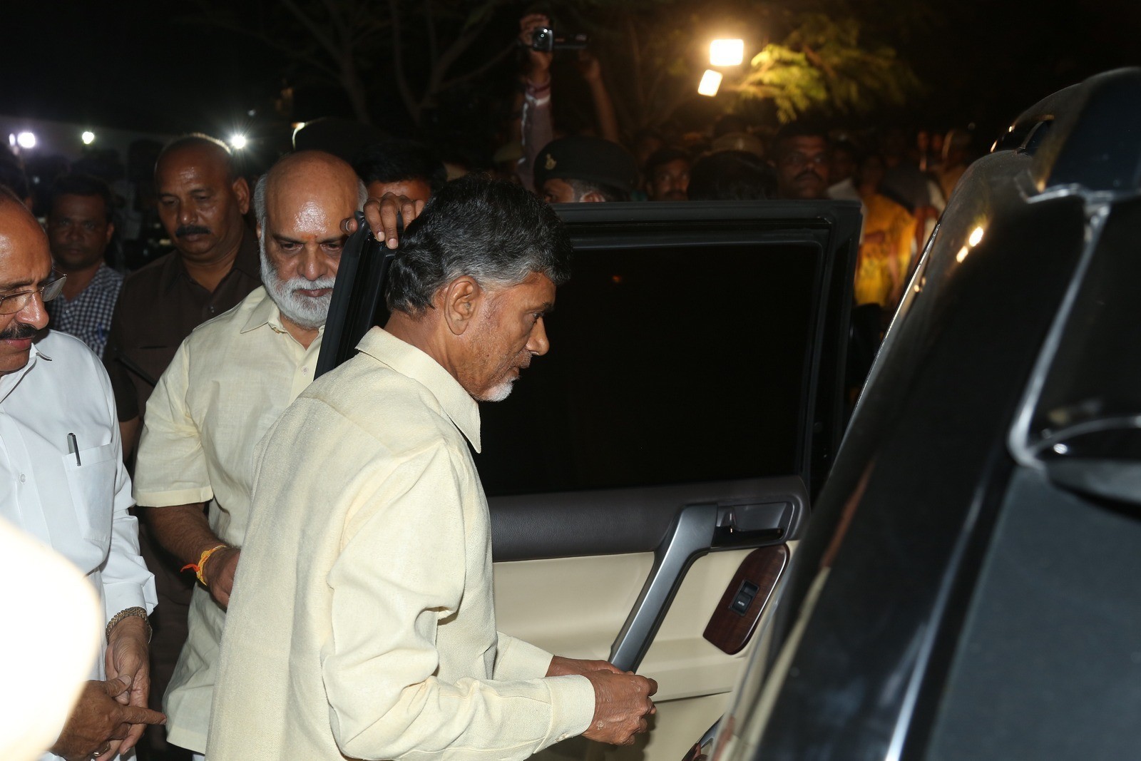 D Ramanaidu Condolences Photos 06 - 31 / 99 photos