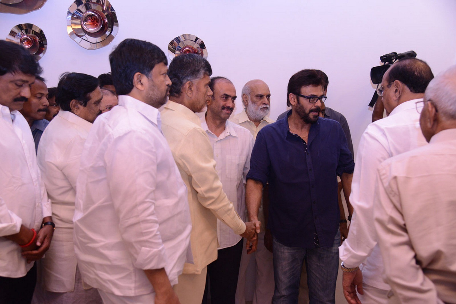 D Ramanaidu Condolences Photos 06 - 32 / 99 photos