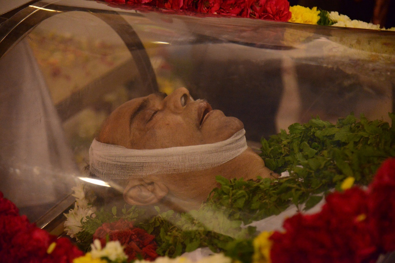 D Ramanaidu Condolences Photos 06 - 70 / 99 photos