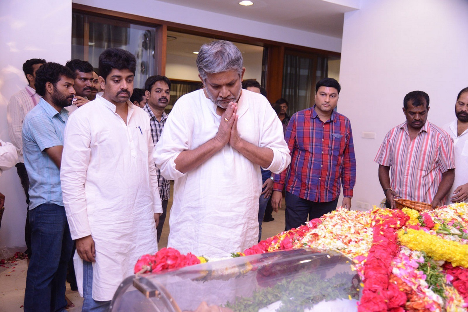 D Ramanaidu Condolences Photos 06 - 75 / 99 photos