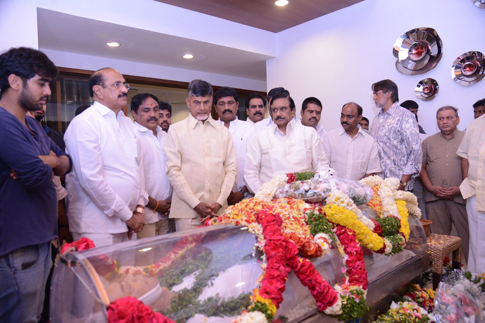 D Ramanaidu Condolences Photos 06 - 77 / 99 photos