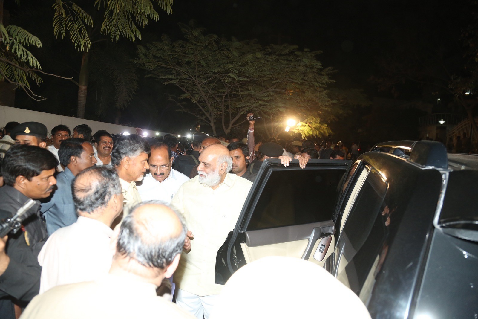 D Ramanaidu Condolences Photos 06 - 95 / 99 photos