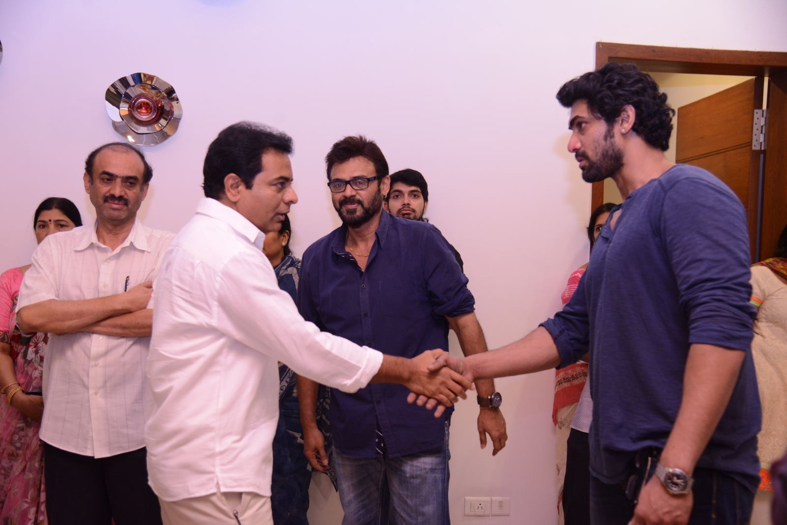 D Ramanaidu Condolences Photos 07 - 25 / 58 photos
