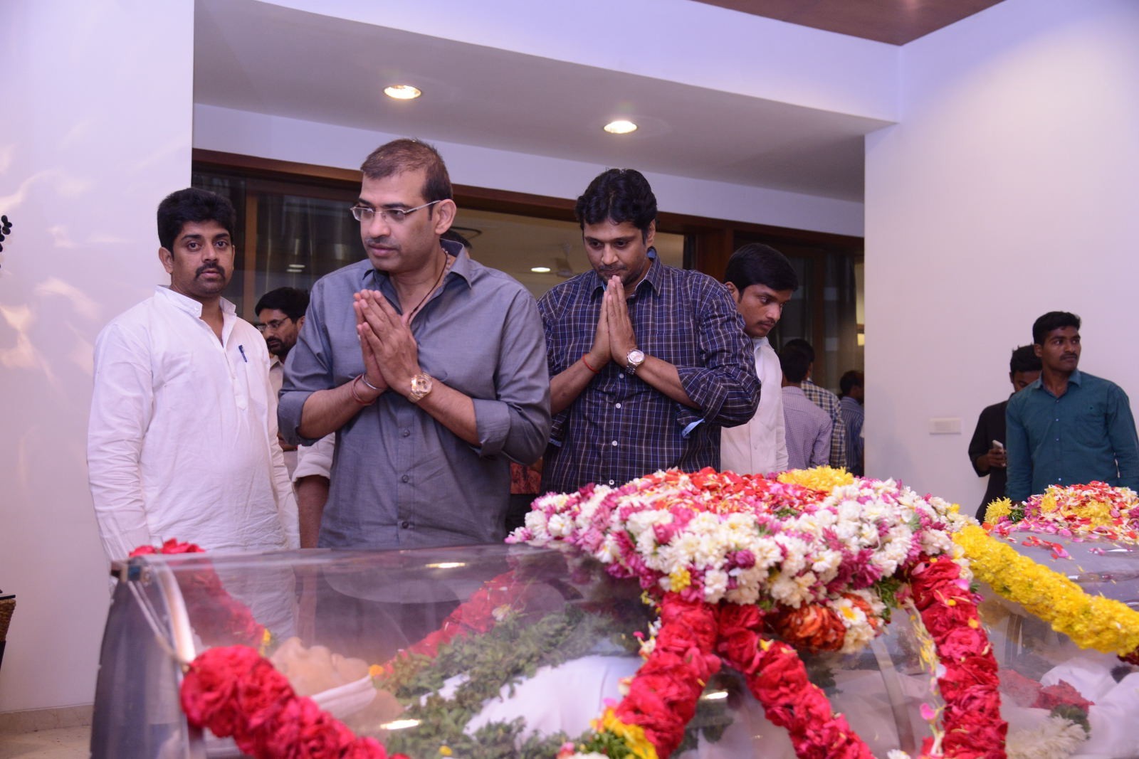 D Ramanaidu Condolences Photos 07 - 32 / 58 photos
