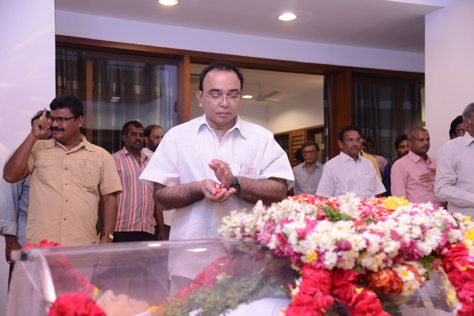 D Ramanaidu Condolences Photos 07 - 37 / 58 photos