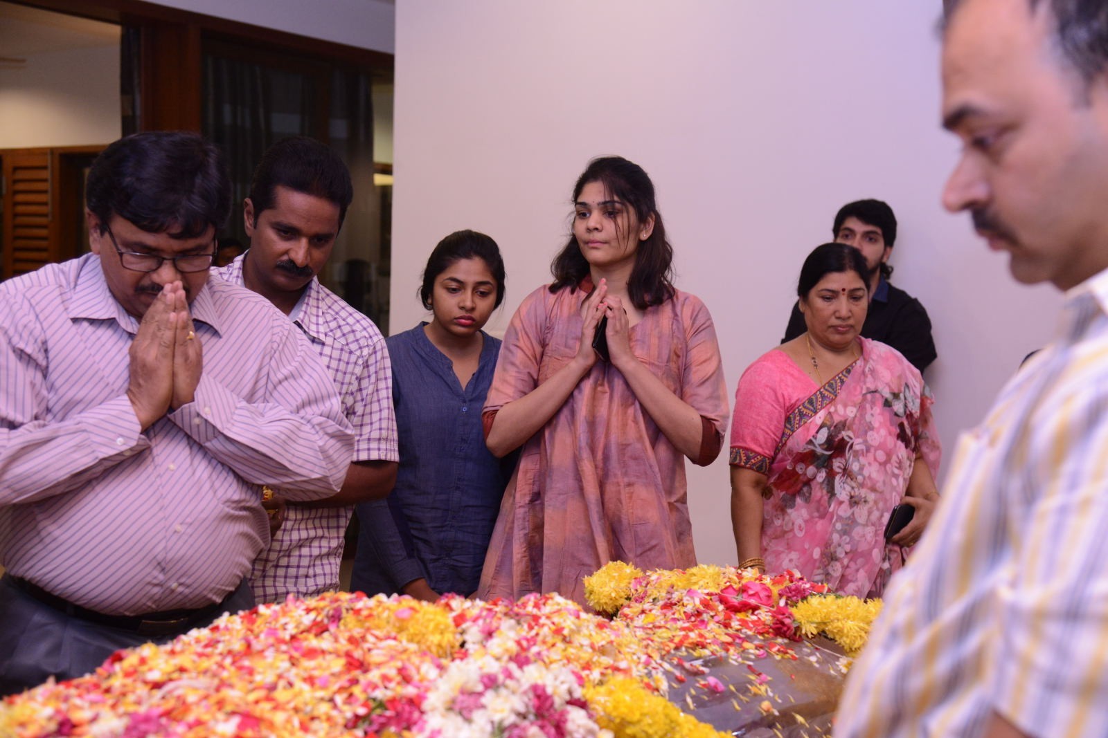 D Ramanaidu Condolences Photos 07 - 41 / 58 photos