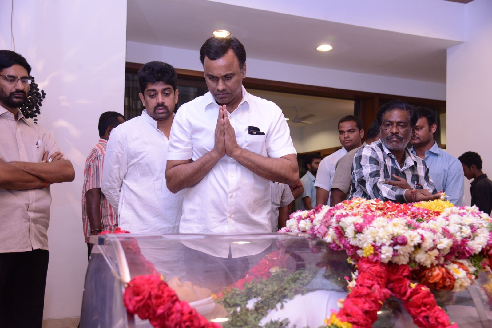 D Ramanaidu Condolences Photos 07 - 52 / 58 photos