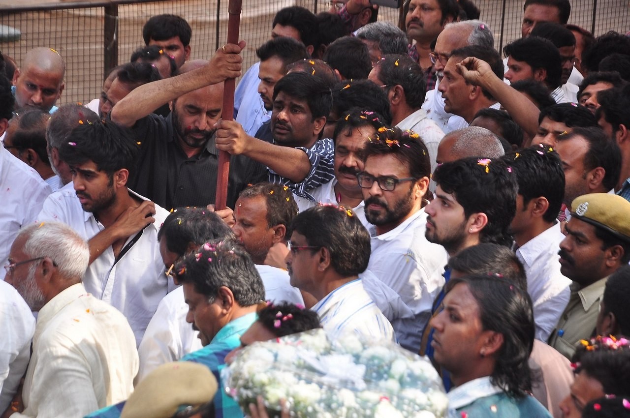 D Ramanaidu Funeral Ceremony - 25 / 326 photos