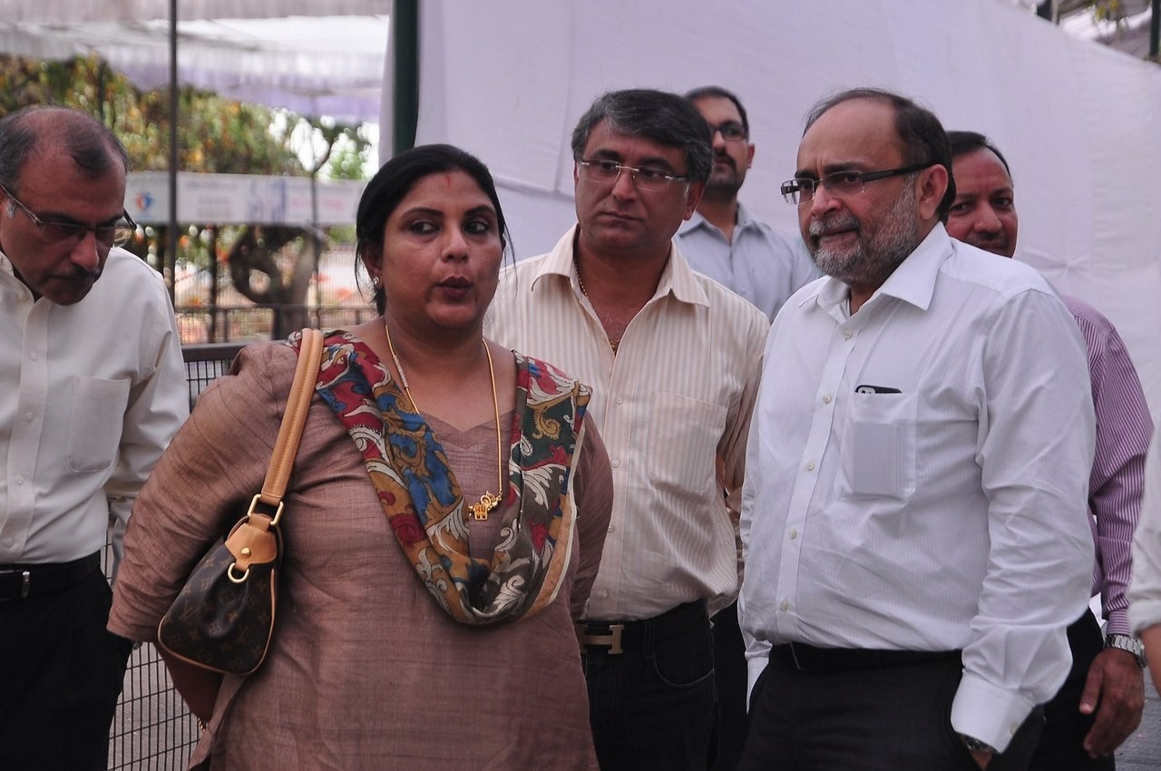 D Ramanaidu Funeral Ceremony - 67 / 326 photos