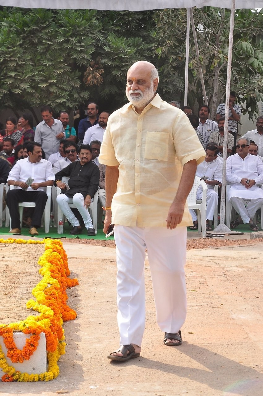 D Ramanaidu Funeral Ceremony - 104 / 326 photos