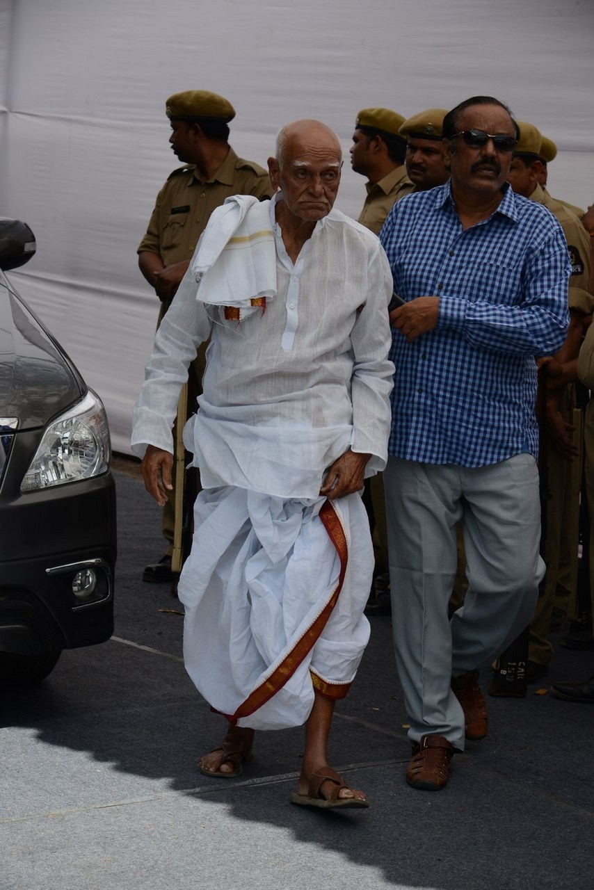 D Ramanaidu Funeral Ceremony - 322 / 326 photos