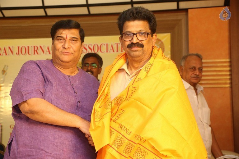 Dasara Bullodu Book Launch - 5 / 30 photos