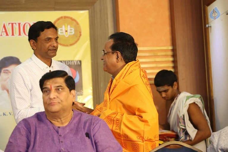 Dasara Bullodu Book Launch - 15 / 30 photos