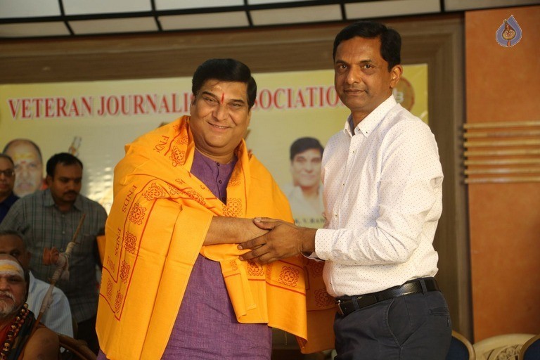 Dasara Bullodu Book Launch - 18 / 30 photos