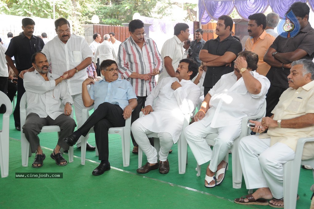 Dasari n Chiru at Vadde Ramesh 1st Year Ceremony - 24 / 38 photos