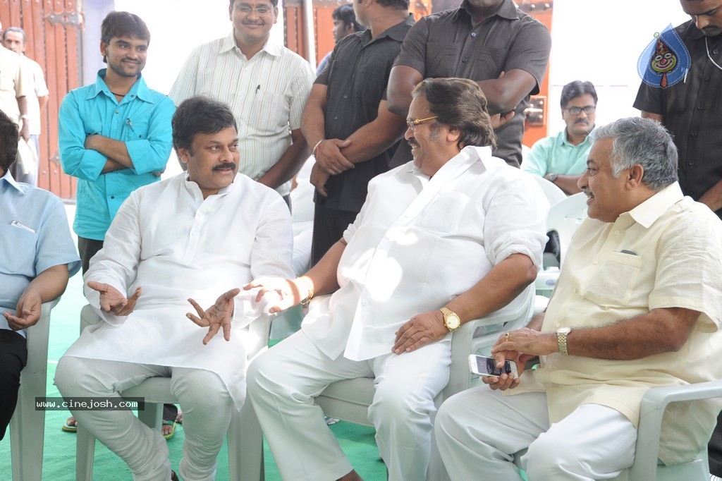 Dasari n Chiru at Vadde Ramesh 1st Year Ceremony - 27 / 38 photos