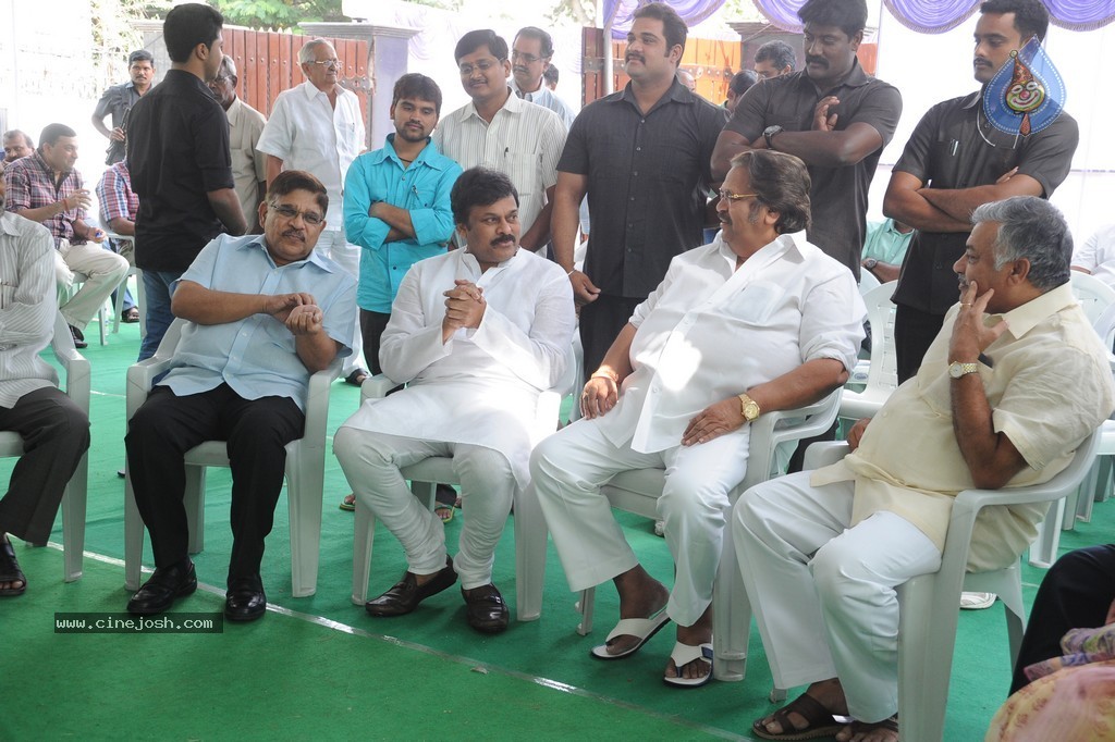 Dasari n Chiru at Vadde Ramesh 1st Year Ceremony - 29 / 38 photos
