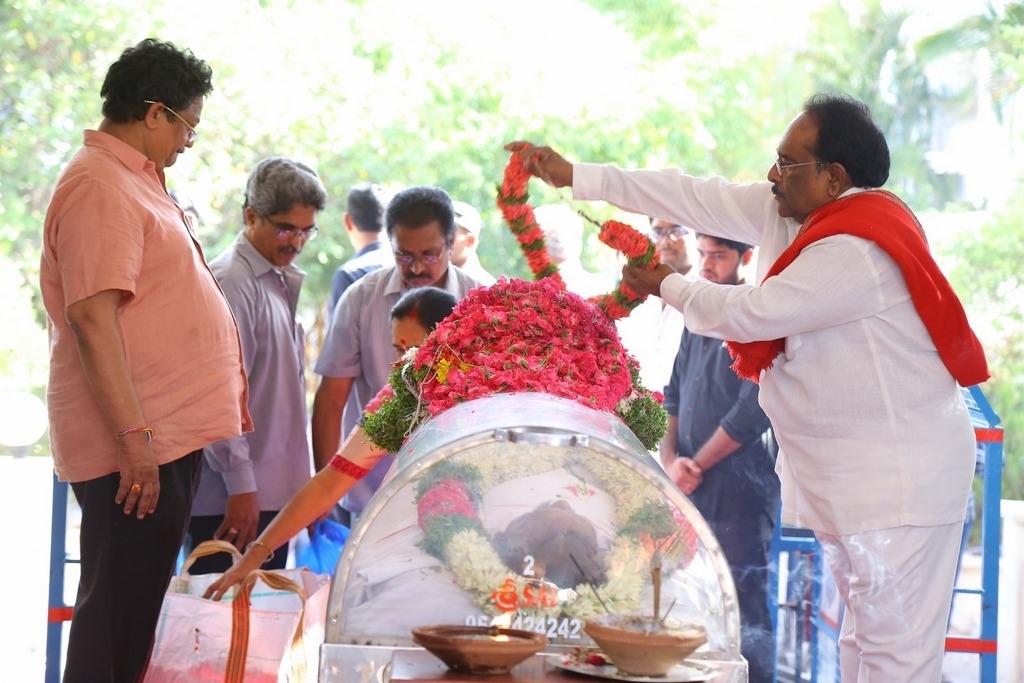 Dasari Narayana Rao Condolences Photos 4 - 79 / 83 photos