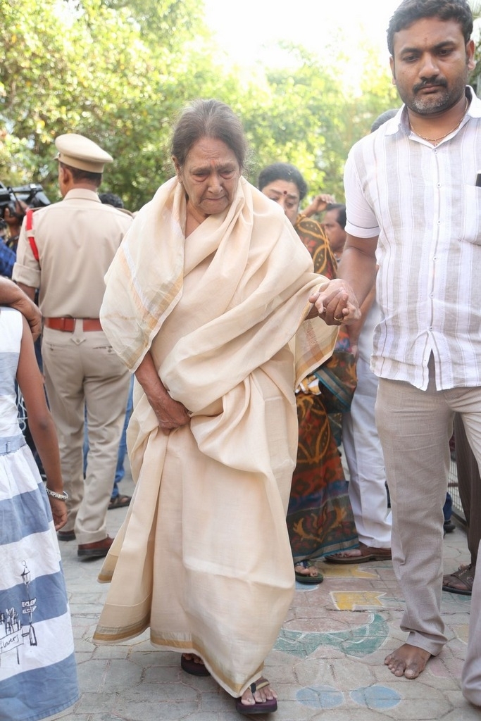 Dasari Narayana Rao Condolences Photos 5 - 12 / 127 photos