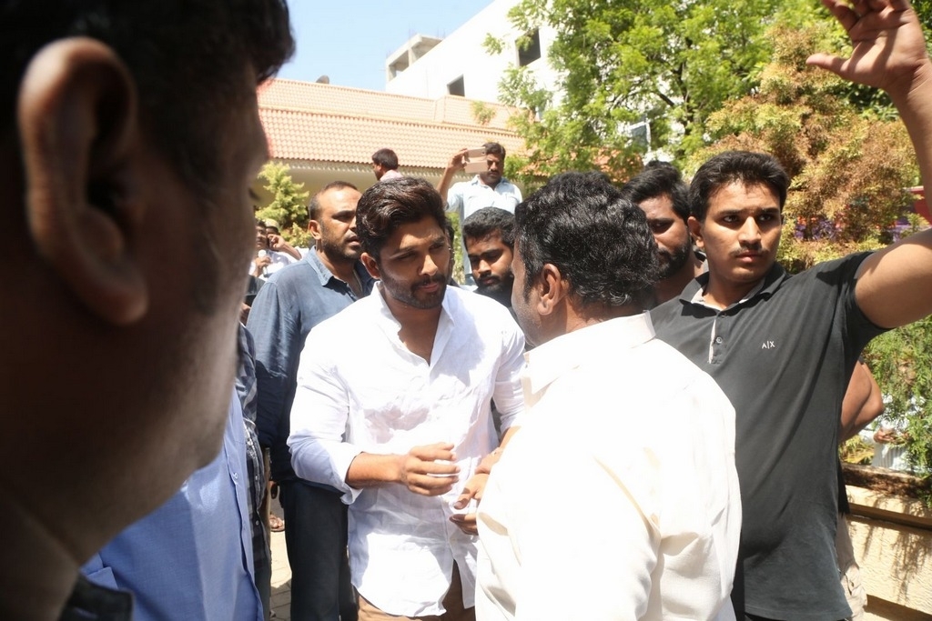 Dasari Narayana Rao Condolences Photos 5 - 17 / 127 photos