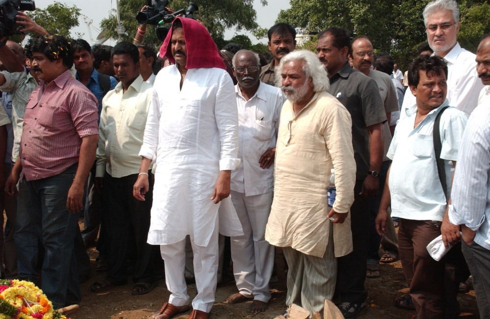 Dasari Padma Funeral Photos - 26 / 61 photos