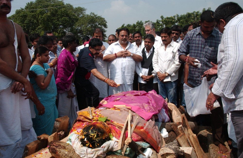 Dasari Padma Funeral Photos - 32 / 61 photos