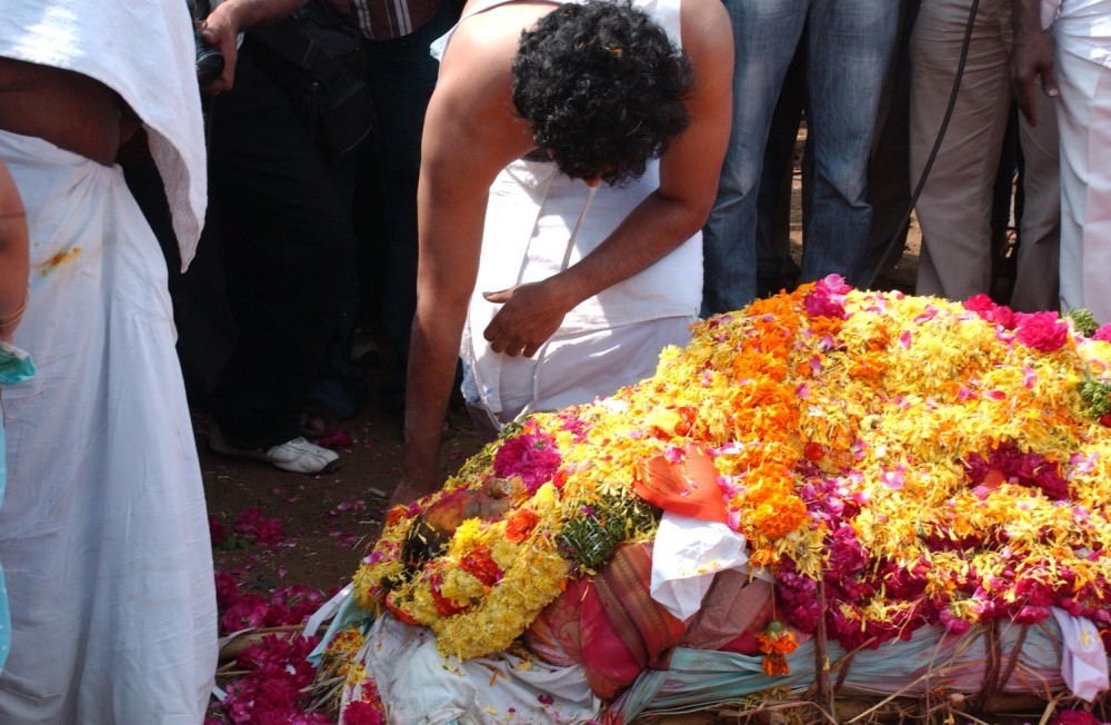Dasari Padma Funeral Photos - 33 / 61 photos