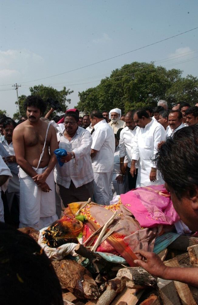 Dasari Padma Funeral Photos - 36 / 61 photos