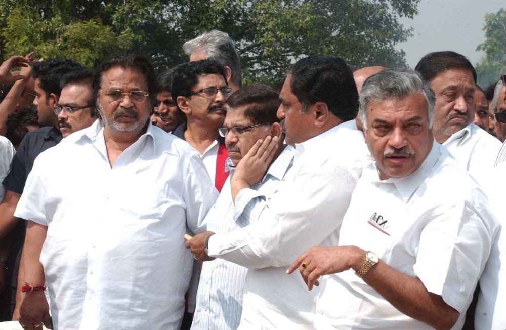Dasari Padma Funeral Photos - 39 / 61 photos
