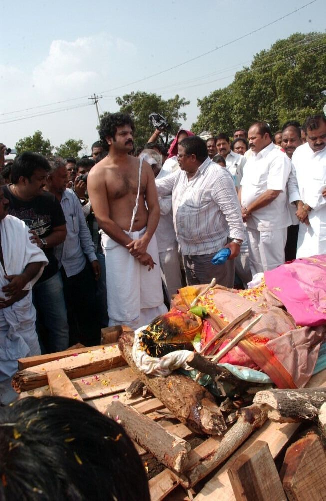 Dasari Padma Funeral Photos - 40 / 61 photos