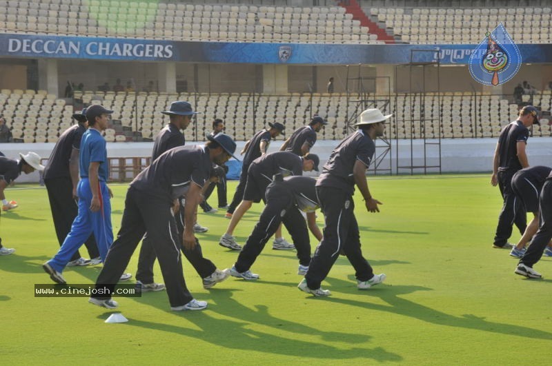 Deccan Chargers Practicing Photos - 20 / 100 photos