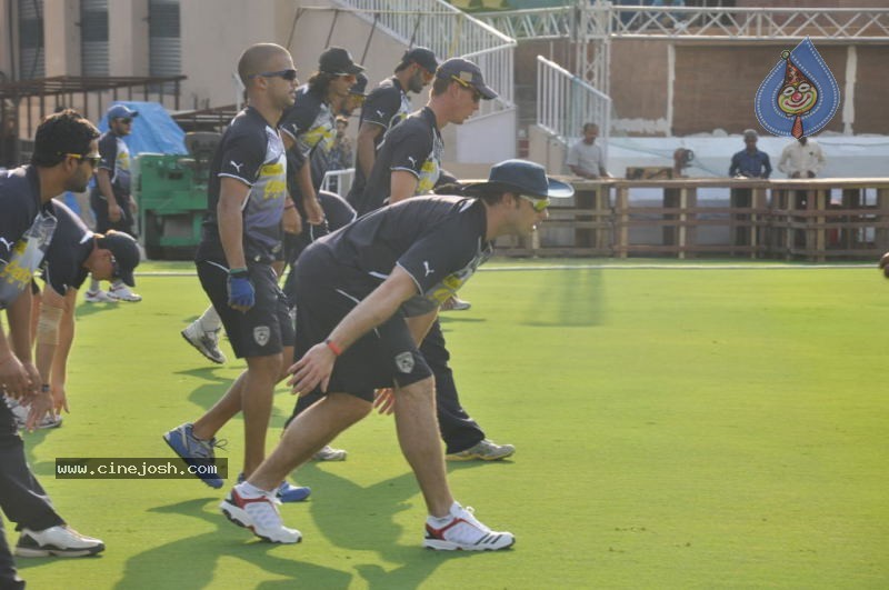 Deccan Chargers Practicing Photos - 28 / 100 photos