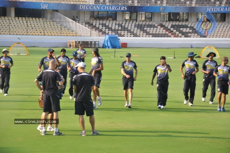 Deccan Chargers Practicing Photos - 30 / 100 photos